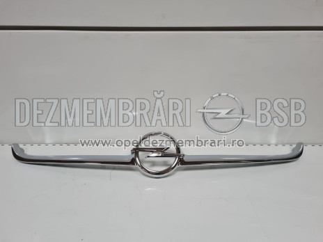Mulaj si emblema grila radiator Opel Corsa E 13419812 17127