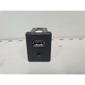 Soclu, priza de alimentare accesorii USB, port AUX Opel Zafira C 20868798 17820